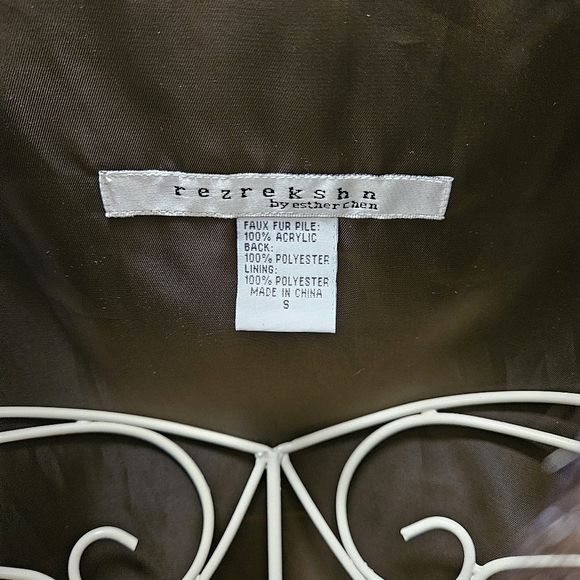 Rezrekshan faux fur sleeveless vest - Picture 5 of 5